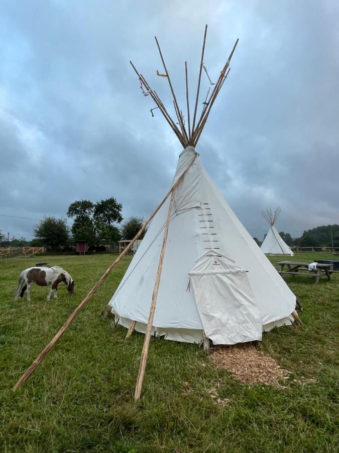 Terra-Tipike, Tipi A La Ferme Entre Terre Et Mer Trébry 外观 照片