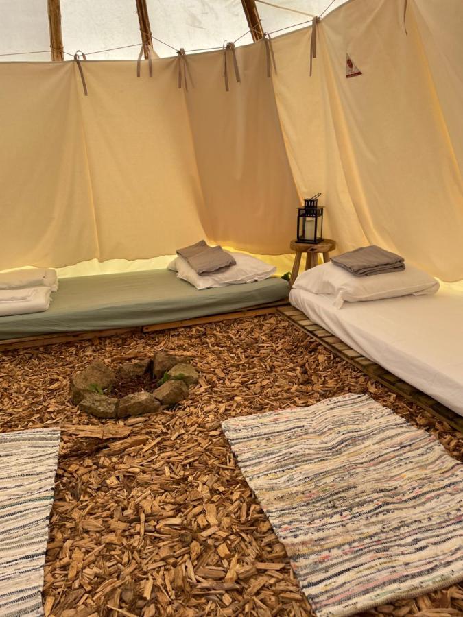 Terra-Tipike, Tipi A La Ferme Entre Terre Et Mer Trébry 外观 照片
