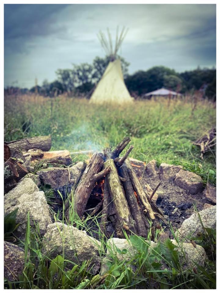 Terra-Tipike, Tipi A La Ferme Entre Terre Et Mer Trébry 外观 照片