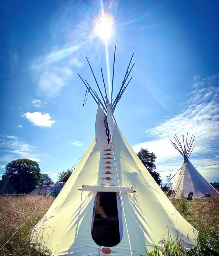 Terra-Tipike, Tipi A La Ferme Entre Terre Et Mer Trébry 外观 照片